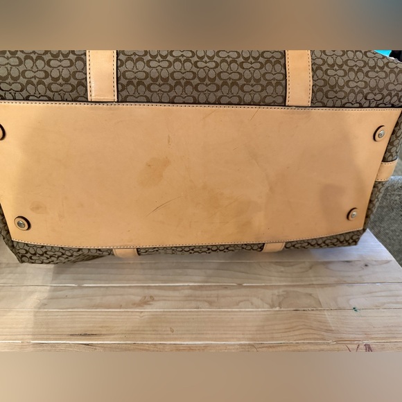 Coach duffle with zipper and interior pockets. - Picture 3 of 12